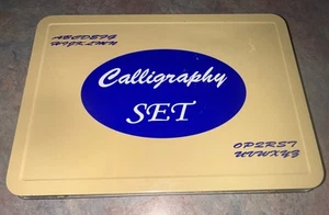 Juego de caligrafía Staedtler década de 2000 31 piezas kit de inicio letras estuche de metal 13631 - Imagen 1 de 2