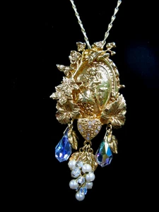 Broche/colgante Kirks Folly Angel flores perlas uvas collar y cadena de 36" - Imagen 1 de 10