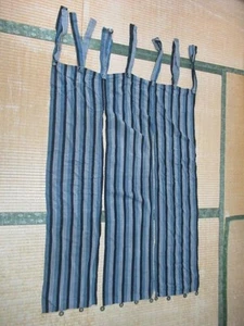 Japanischer antiker Noren Edo Periode Indigo Streifen Vorhang mit 10 Qing Münzen Japan - Bild 1 von 24