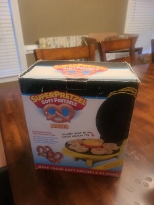 Smart Planet SuperPretzel Soft Pretzels Maker SPM-2.  4 Foto 1 de 4