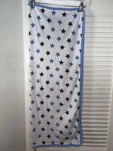 Zutano 100% Baumwolle Babydecke | weiß mit blauen & grauen Sternen | Einheitsgröße - Bild 1 von 8