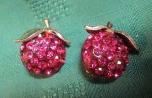 2-Vintage Austria Rhinestone 1950's Lucite Forbidden Fruit STRAWBERRY Enamel Pin - Picture 1 of 11