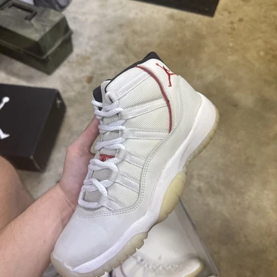 ¡Limpio! Zapatillas AIR JORDAN 11 Retro Platino Rojo Blanco 378038-016 Juvenil Talla 6Y Foto 1 de 4