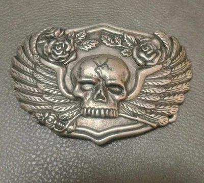 Металлическая пряжка ремня с черепами розами крыльями  - Изображение 1 из 4