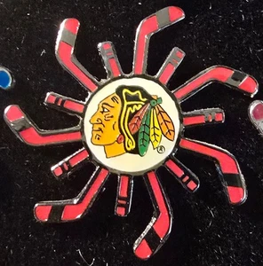 CHICAGO BLACKHAWKS HOCKEY STICKS Lapel Pin - Picture 1 of 1