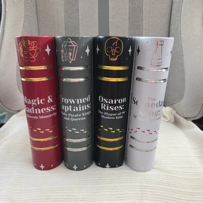 Juego de 4 latas de libro OwlCrate Shades of Magic V.E. Schwab A Darker Shade of Magic Foto 1 de 4