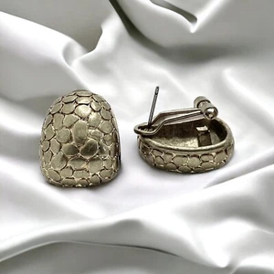 Vintage Pewter Tone Pebble Texture Earrings 5/8" L Omega Clip Pierced - Picture 1 of 8