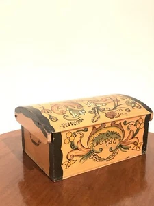 VINTAGE 1950'S "NORGE" NORWEGIAN PINE HAND PAINTED FOLK ART BOX - Picture 1 of 12