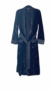 Bata de baño Victoria’s Secret terciopelo negro floral talla pequeña. - Imagen 1 de 6