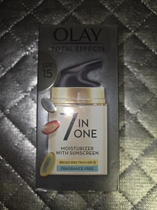 Olay Total Effects 7 in One Feuchtigkeitscreme mit Sonnencreme LSF 15 ohne Duft 10/26 - Bild 1 von 3