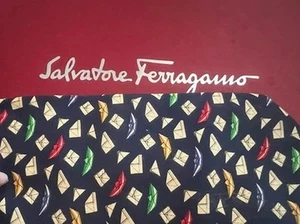 Salvatore Ferragamo Krawatte Seide 100% Papier-Boote Origami Blau Fantasie - Picture 1 of 9