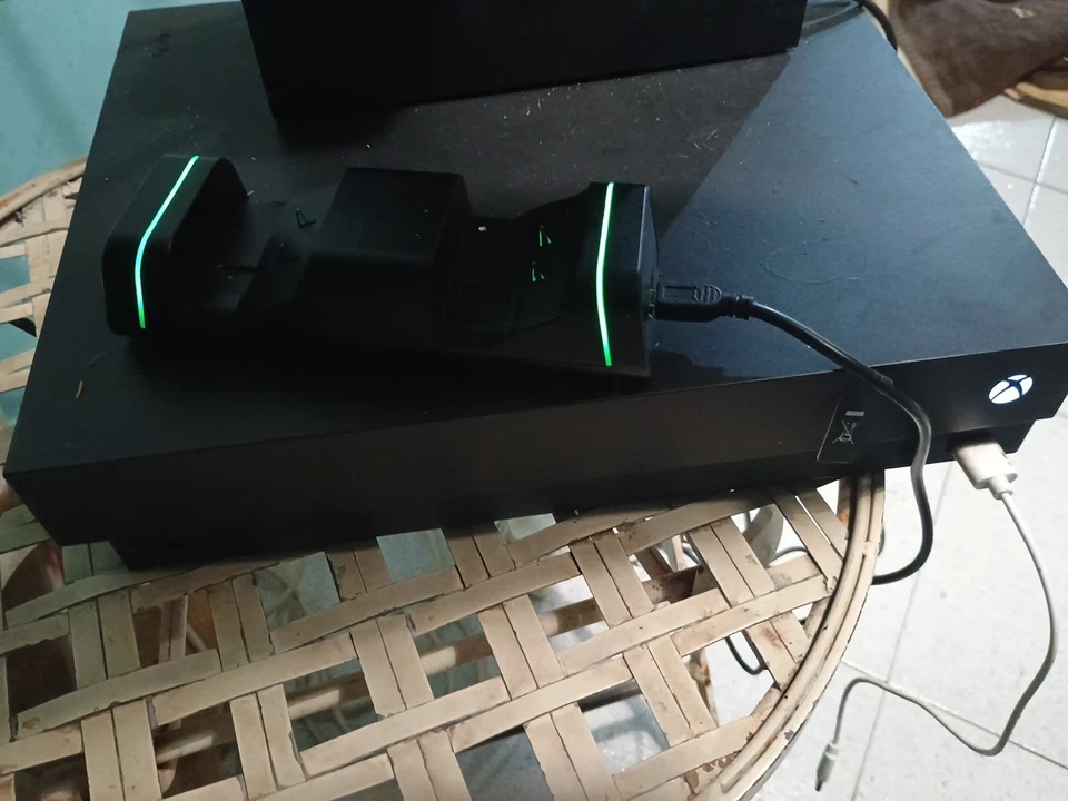 Microsoft Xbox One X 1TB 4K Consola - Negra - Imagen 1 de 1