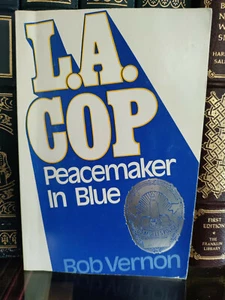 L.A. Cop: Peacemaker in Blue_Bob Vernon_TPB_Signed by Author_Sehr guter Zustand - Bild 1 von 9