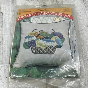 Kit bordado Pauline Denham cesta de frutas crewel 14x14 almohada mariposa 1971 - Imagen 1 de 4