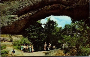 Vintage KY Postcard People under Natural Bridge Arch Slade State Park c1962 - Picture 1 of 3