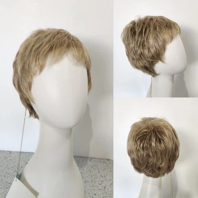 Peruca feminina sintética Feather Lite curta Pixie loira por Pierre International - Imagem 1 de 4