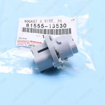 Genuine Toyota Lexus 2003-2008 GX 470 Rear Turn Signal Lamp Socket 81555-13530 - Image 1 of 4