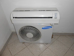 condizionatore Samsung Esterna AQ12UGDX con monosplit AQ12UGDN 12000 BTU - Foto 1 di 23