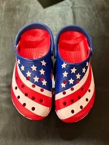 Men’s Crocs Classic American Flag Clog NWT Size 9 Patriotic USA - Picture 1 of 4