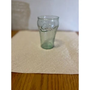 Ein Mini Coca Cola Glas - Bild 1 von 6