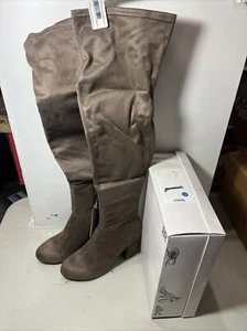 Botas Sobre la Rodilla Taupe Microgamuza Muslo Tacón Alto Talla 7 Tonya Un Nuevo Día - Imagen 1 de 10