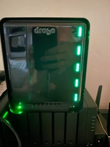 Drobo 5N avec disques Qté 5 2 To et mémoire cache SSD Samsung 250 Go - Photo 1/6