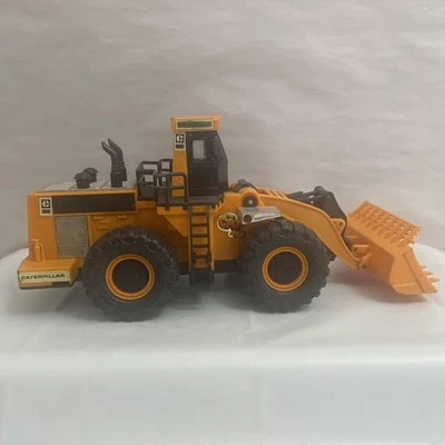 Vintage New Bright Caterpillar Power Loader 992C RC Car Toy 10.5” Long - Image 1 of 4