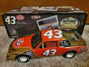 AUTOGRAPHED Action 1981 Richard Petty STP Daytona 500 Gold Chrome 1/24 Diecast - Picture 1 of 3