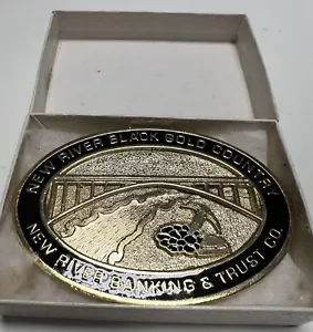 New River Banking & Trust “Black Gold Country”Belt Buckle In Box SB-201 - Imagen 1 de 12