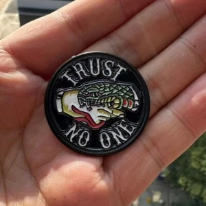 "Trust No One" Crocodile Brooch – Philosophical Badge for Clothes or Bags - Picture 1 of 5