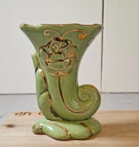 Vintage Apco American Bisque Green And 22 Kt Gold Cornucopia Vase - Picture 1 of 7
