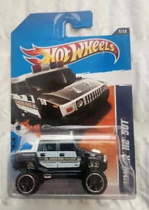201 1 HOT WHEELS -- HW MAIN STREET  -- 2 POLICE HUMMER CARS - Picture 1 of 2