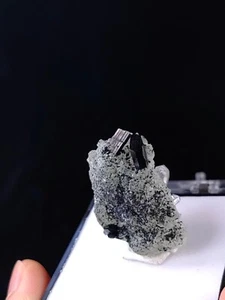 Muestra mineral cristal de entrecrecimiento cuarzo prenita babingtonita inteligente fina 23 g - Imagen 1 de 8