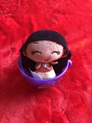Misteriosa Princesa Moana con Taza de Té Púrpura Disney 100 Juguetes Disney - Vestido Naranja Foto 1 de 4
