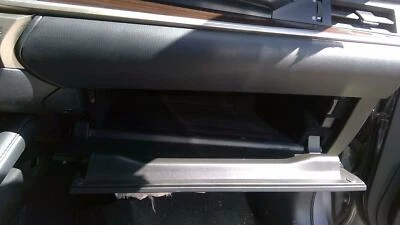 13 14 15 16 17 18 LEXUS ES300H перчаточный ящик черная отделка код = LB23 - Изображение 1 из 2