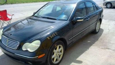 Radiador Mercedes Benz Clase C 01 02 03 04 05 06 07 Foto 1 de 4