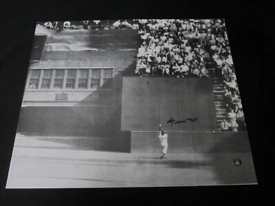 WILLIE MAYS AUTOGRAPHED GIANTS THE CATCH 16x20 BW PHOTO MAYS HALO TOP EDGE SCUFF - Image 1 of 4