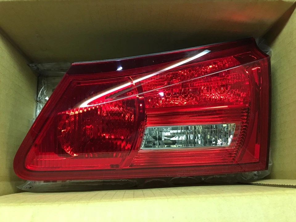 *NUEVO LENTE LUZ TRASERA PASAJERO MALETERO INTERIOR FABRICANTE ORIGINAL LEXUS IS250 IS350 2006-2008 ISF Foto 1 de 1
