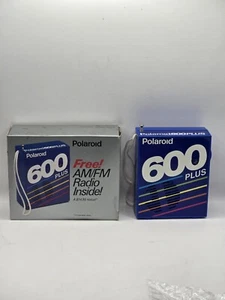 Polaroid 600 Plus pellicola colore istantaneo blu AM/FM radio d'epoca funziona buona antenna - Foto 1 di 7