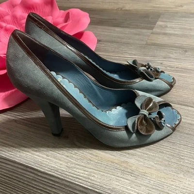 Zapatos de salón MOSCHINO BARATOS Y CHIC talla 40 (US 9) azul/marrón gamuza punta abierta tacón arco Foto 1 de 4