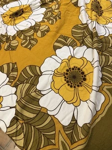Vintage 1970s Round Tablecloth With Fringe. 143cm Diameter. - Picture 1 of 7