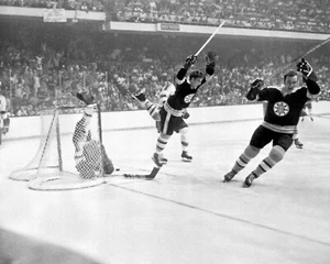 1970 Boston Bruins BOBBY ORR Glossy 8x10 Photo NHL Hockey Print The Goal Poster - Picture 1 of 1