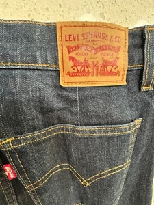 Women's Levis blue button up denim skirt waist size 28 inches - Picture 1 of 5