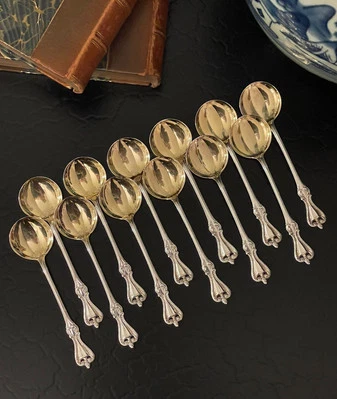 "Juego de 12 cucharas de chocolate antiguas coloniales de plata esterlina americanas de 4,75"" escasas toallas" Foto 1 de 4