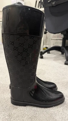 AUTÉNTICAS BOTAS DE LLUVIA ALTAS GUCCI NEGRAS GG GUCCISSIMA TALLA IT 36 US 6 HECHAS EN ITALIA Foto 1 de 4
