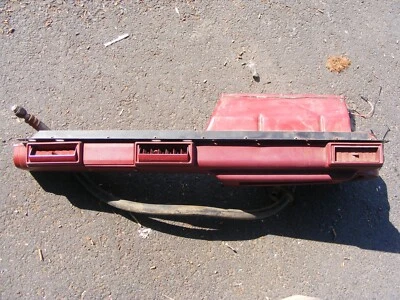 Корпус под приборную панель Jeep Grand Wagoneer переменного тока с вентиляционными отверстиями КРАСНЫЙ - на запчасти - Изображение 1 из 4