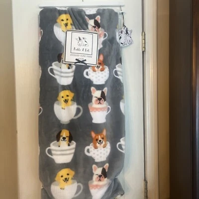 Peluche Pickle & Dot gris 60 x 70 Frenchie Corgi Retriever perros en tazas de té Foto 1 de 4