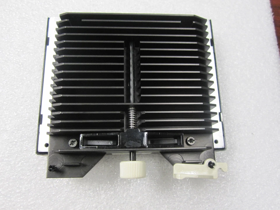 Intel Pentium III Xeon Processor 500 MHz, 512K SL3D9 w/ Heatsink - Image 1 of 1