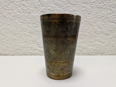 Vintage latón H.K. Vasos Lassi grabados de 4 1/2 pulgadas hechos en la India Foto 1 de 4