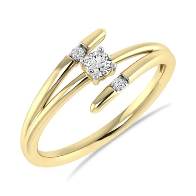 Anillo de tres piedras de diamantes naturales de corte redondo de 0,15 quilates para mujer de oro amarillo de 10 quilates Foto 1 de 4